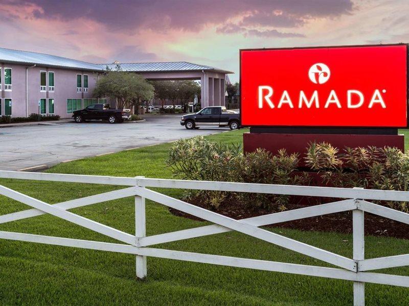 Ramada By Wyndham Luling Hotell Exteriör bild